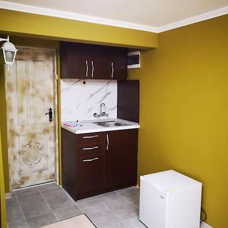 Студиото Е Партер От Жилищна Сграда. Топ Център. Apartment Varna Exterior foto